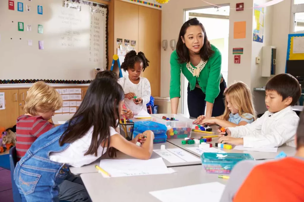 Hvor mye tjener en vikar på skole? Hvor mye tjener en vikar på skole