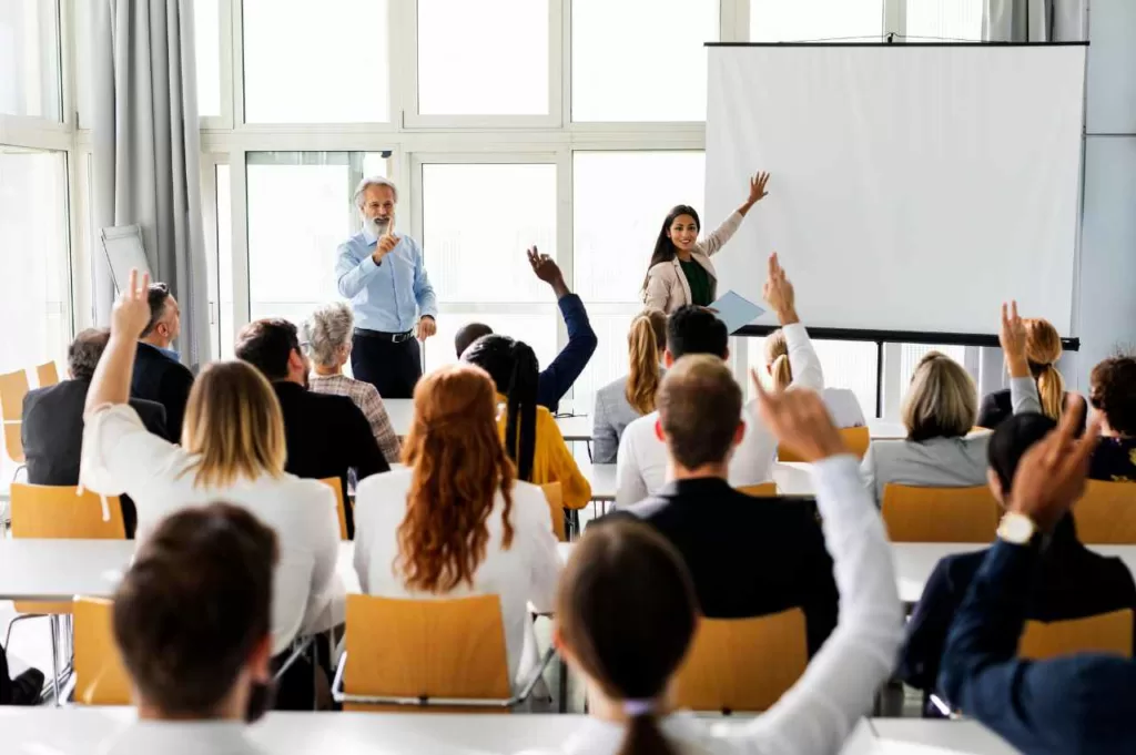 Hvor mye tjener lektor